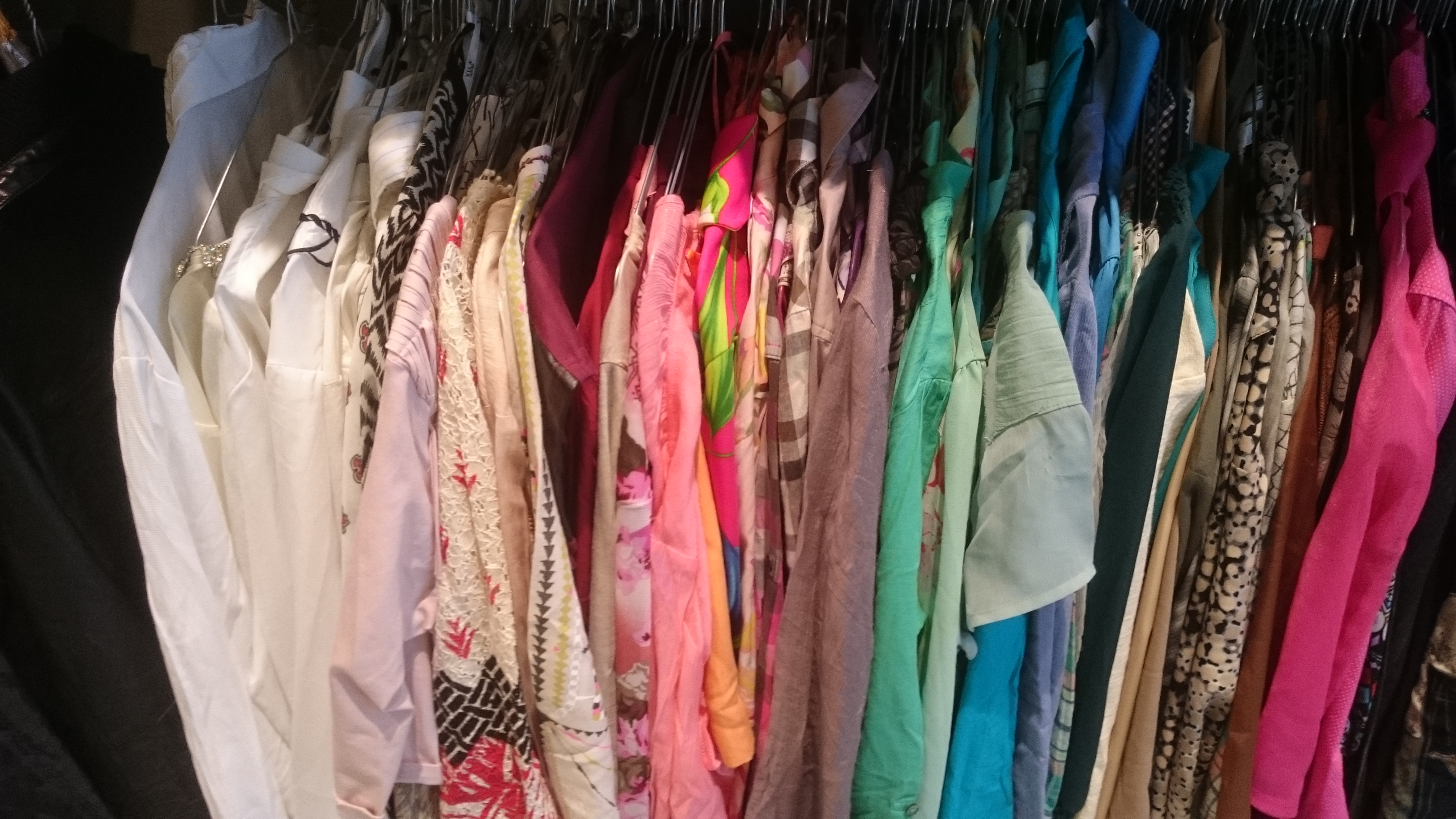 tweedehands kleding op kleur
